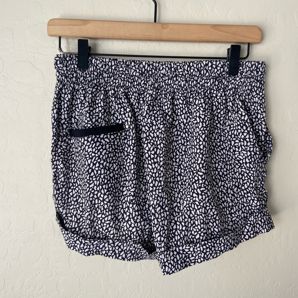 Lululemon spring break away shorts 6 - Picture 7 of 10